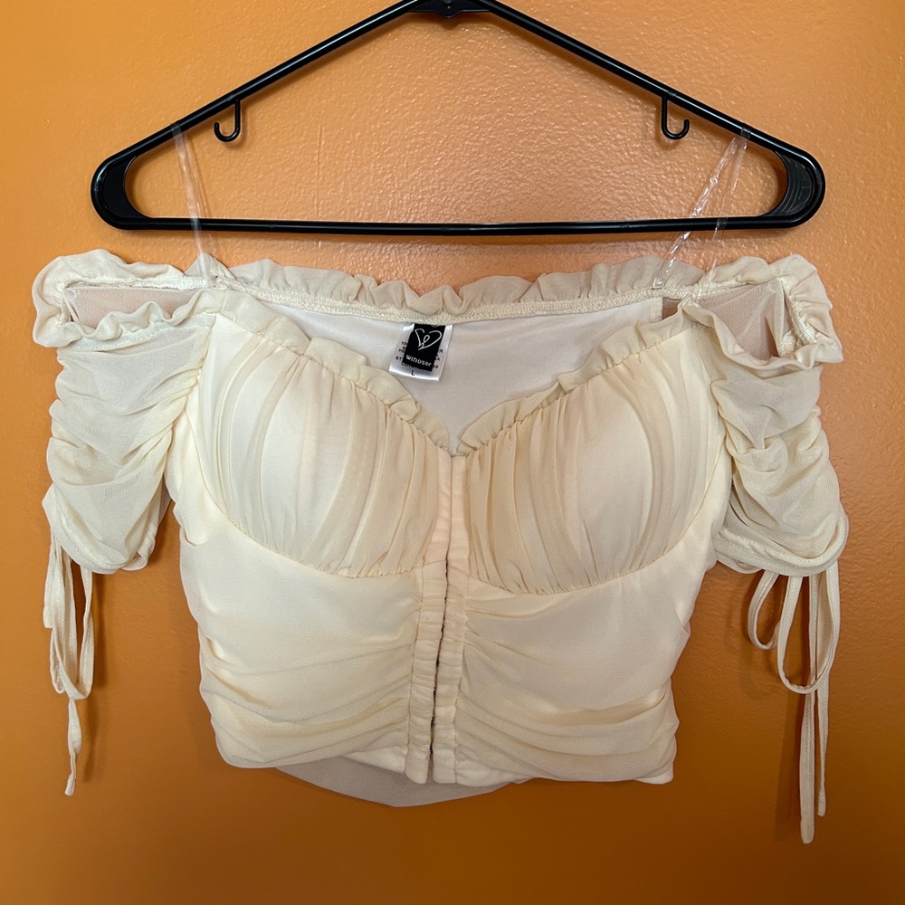 Windsor, Size L, Cream color, off shoulder top
